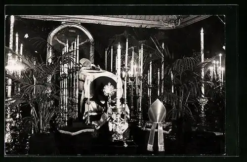 Foto-AK Verstorbener Geistlicher in seinem Totenbett