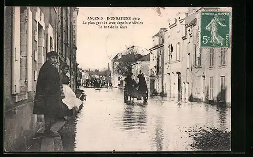 AK Ancenis, Inondations 1910, La rue de la Gare, Hochwasser