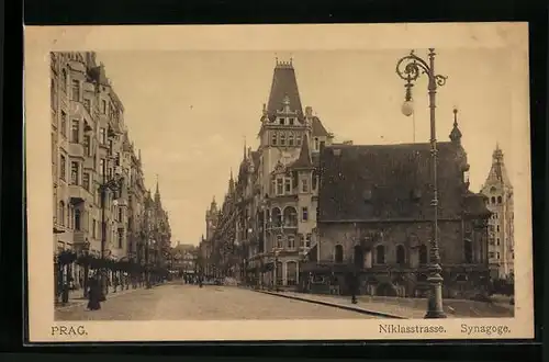 AK Prag / Praha, Niklasstrasse mit Synagoge