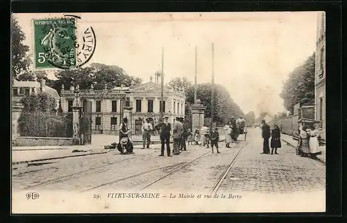 AK Vitry-sur-Seine, La Mairie et rue de la Barre