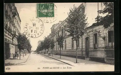 AK Vitry-sur-Seine, Les Ecoles