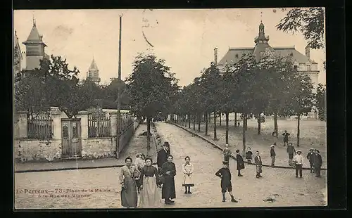 AK Le Perreux, Place de la Mairie à la Rue des Vignes