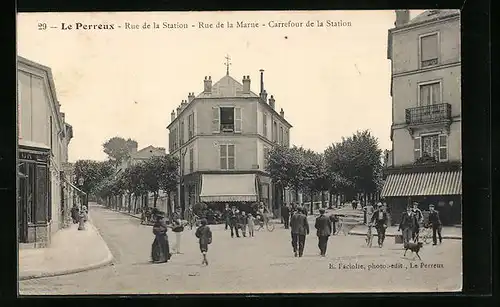 AK Le Perreux, Rue de la Station, Rue de la Marne, CArrefour de la Station