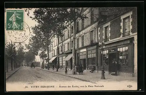 AK Vitry-sur-Seine, Avenue des Écoles, vers la Place Nationale