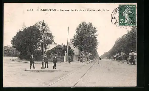 AK Charenton, La rue de Paris et l`entrée du Bois