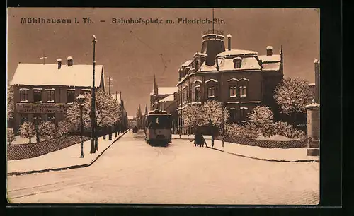 AK Mühlhausen / Thür., Bahnhofsplatz mit Strassenbahn im Winter