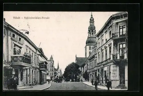 AK Tilsit, Schlossmühlenstrasse mit Passanten