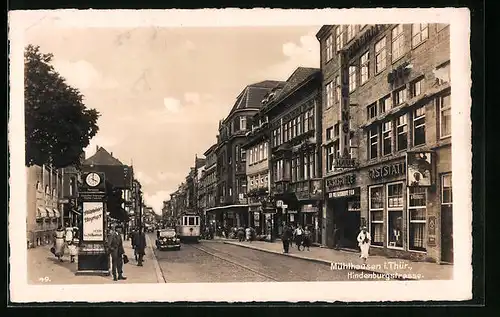 AK Mühlhausen / Thür., Hindenburgstrasse mit Strassenbahn und Geschäften