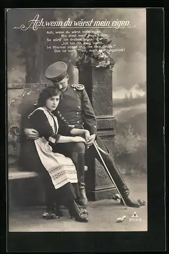 AK Soldatenliebe, Soldat umarmt Geliebte