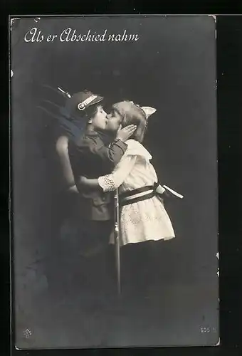 AK Junge in Uniform küsst Mädchen - Als er Abschied nahm, Kinder Kriegspropaganda