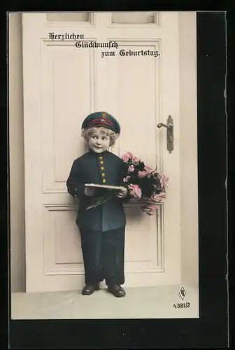 AK Kleines Mädchen in Uniform mit Blumenstrauss überbringt Geburtstagsgrüsse, Kinder Kriegspropaganda