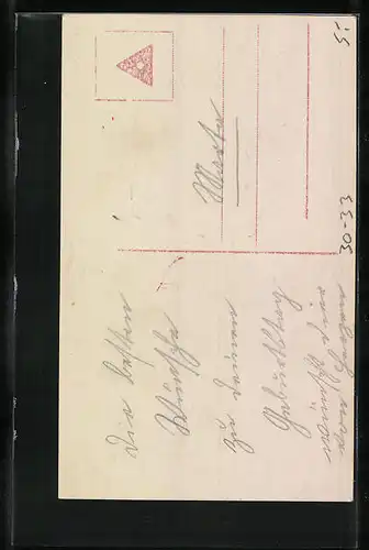 AK Kleines Mädchen in Uniform mit Blumenstrauss überbringt Geburtstagsgrüsse, Kinder Kriegspropaganda