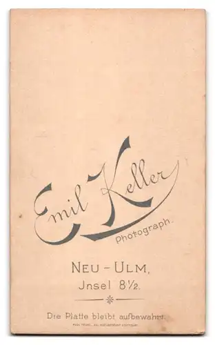 Fotografie Atelier Keller, Neu-Ulm, Insel 8 1 /2, Portrait charmanter junger Mann mit Krawatte im Jackett