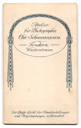 Fotografie Chr. Schwennesen, Tondern, Westerstrasse, Portrait eines elegant gekleideten Paares