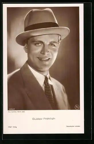 AK Schauspieler Gustav Fröhlich mit Hut charmant lächelnd