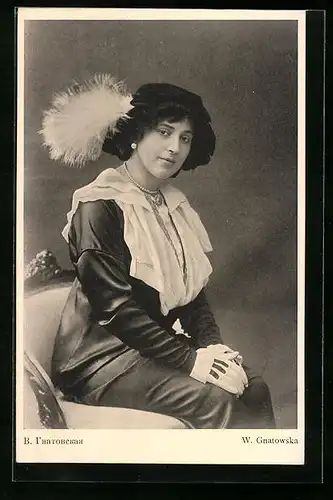 AK Schauspielerin W. Gnatowska mit Hut im eleganten Kleid