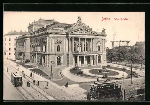 AK Brünn, Strassenbahnen vor dem Stadttheater