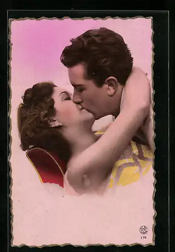 AK Leidenschaftlicher Kuss eines Liebespaares