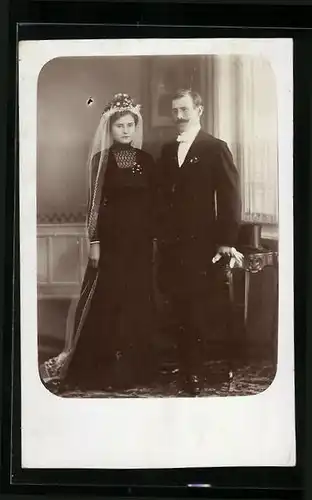 AK Elegant gekleidetes Paar in Hochzeitsmode