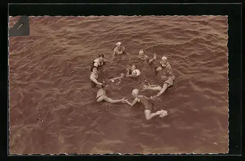 Foto-AK Schwimmer im Wasser aus der Vogelschau