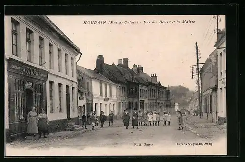 AK Houdain, Rue du Bourg et la Mairie