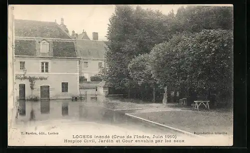 AK Loches inondè (Crue de l`indre, juin 1910), Hospice Civil, Jardin et Cour envahis par les eaux, Hochwasser