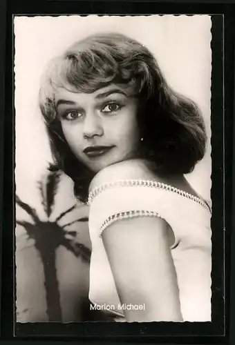 AK Schauspielerin Marion Michael im Kostüm einer Filmrolle