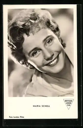 AK Schauspielerin Maria Schell in die Kamera lächelnd