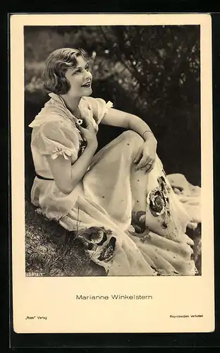 AK Schauspielerin Marianne Winkelstern im Kostüm einer Filmrolle