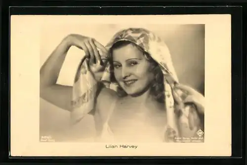 AK Schauspielerin Lilian Harvey im Kostüm einer Filmrolle