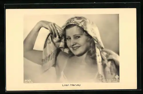 AK Schauspielerin Lilian Harvey im Kostüm einer Filmrolle