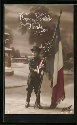 AK Junge als Soldat mit Fahne, Kinder Kriegspropaganda