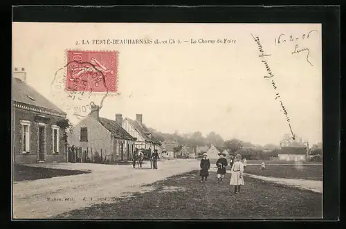 AK La Ferté-Beauharnais, Le Champ de Foire