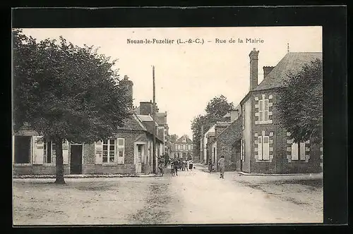 AK Nouan-le-Fuzelier, Rue de la Mairie