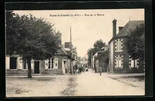 AK Nouan-le-Fuzelier, Rue de la Mairie