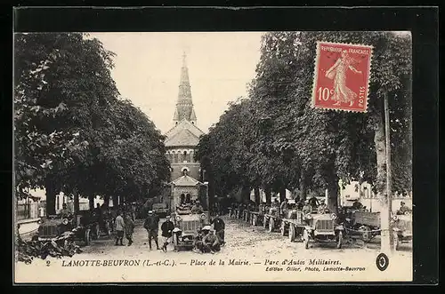 AK Lamotte-Beuvron, Place de la Mairie - Parc d`Autos Militaires