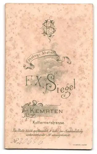 Fotografie F. X. Siegel, Kempten, Kotternerstr., Portrait bildschönes Fräulein in prachtvoller Bluse