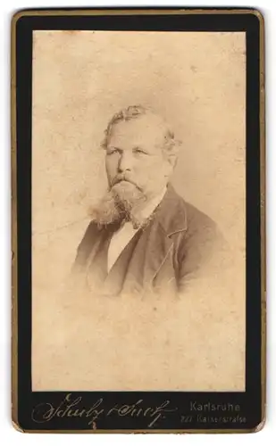 Fotografie Schulz & Suck, Karlsruhe, Kaiserstr. 227, Portrait stattlicher Herr mit Vollbart
