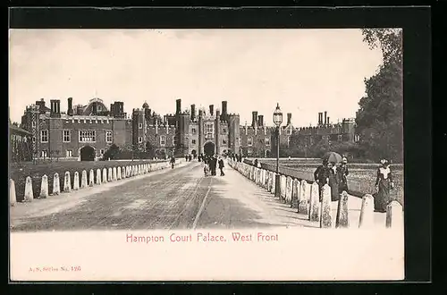 AK London, West Front of Hampton Court Palace