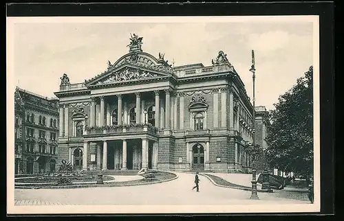 AK Brünn, auf dem Platz vor dem Stadttheater