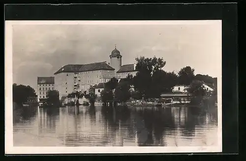 AK Bad Podiebrad / Podebrady, Uferpartie am Schloss