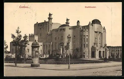 AK Cottbus, auf dem Vorplatz zum Stadttheater