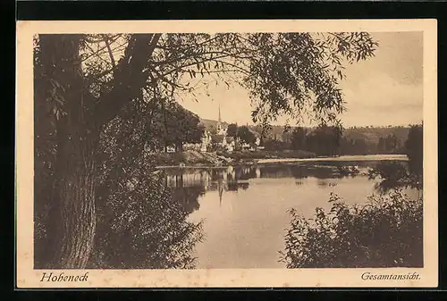 AK Ludwigsburg, Hoheneck O. A., Totale der Ortschaft am Neckarufer, Blick zur Kirche