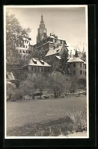 AK Tübingen, am Flussufer, Blick hinauf zum Schloss