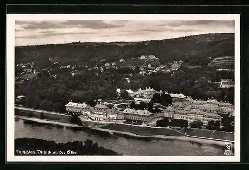 AK Dresden-Pillnitz, Totale mit Schloss und Elbe