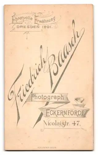 Fotografie Friedrich Baasch, Eckernförde, Nicolaistrass 47, Frau mit Puffärmeln und Kreuzhalskette