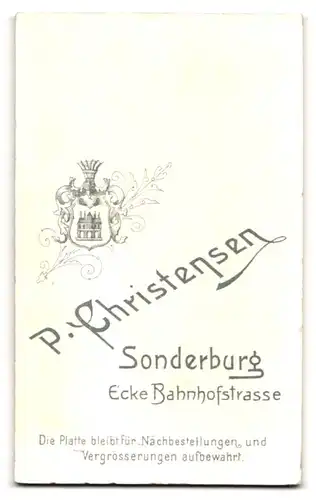 Fotografie Christensen, Sonderburg, Ecke Bahnhofstrasse, Junge Dame mit maskulinem Gesicht