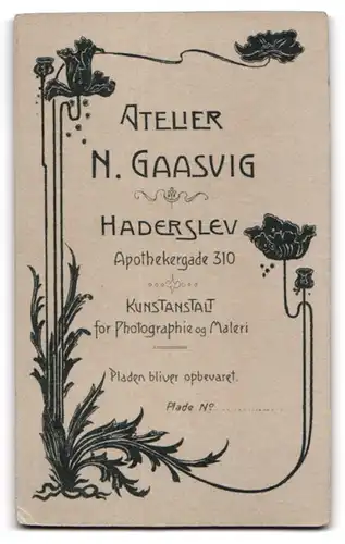 Fotografie Gaasvig, Haderslev, Apothekergade 310, Grazile junge Dame