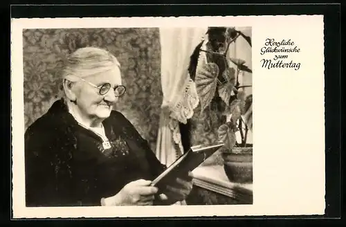 AK Mutter liest Glückwünsche, Muttertag