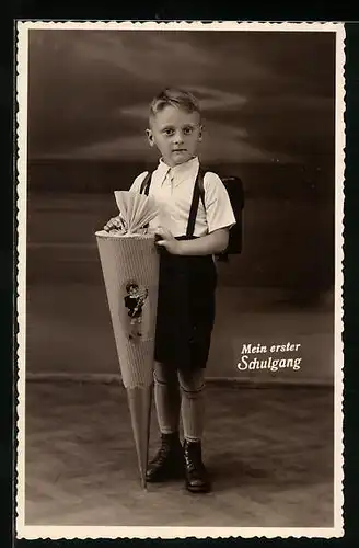 Foto-AK Knabe mit Zuckertüte zum Schulanfang